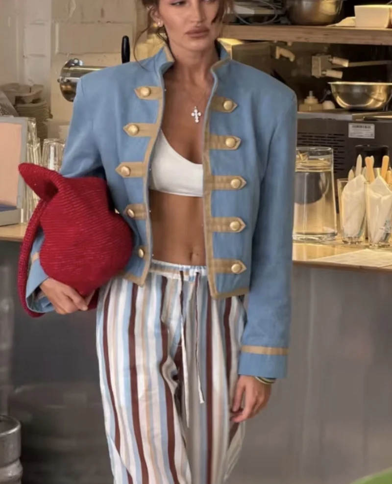 Damen Kurzblazer im Offiziersstil mit goldenen Zierleisten und Stehkragen Drune