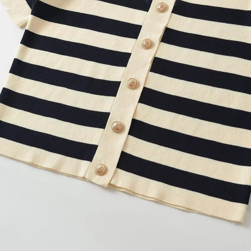 Damen Kurzärmelige gestreifte Strickjacke mit dekorativen Metallknöpfen Drune