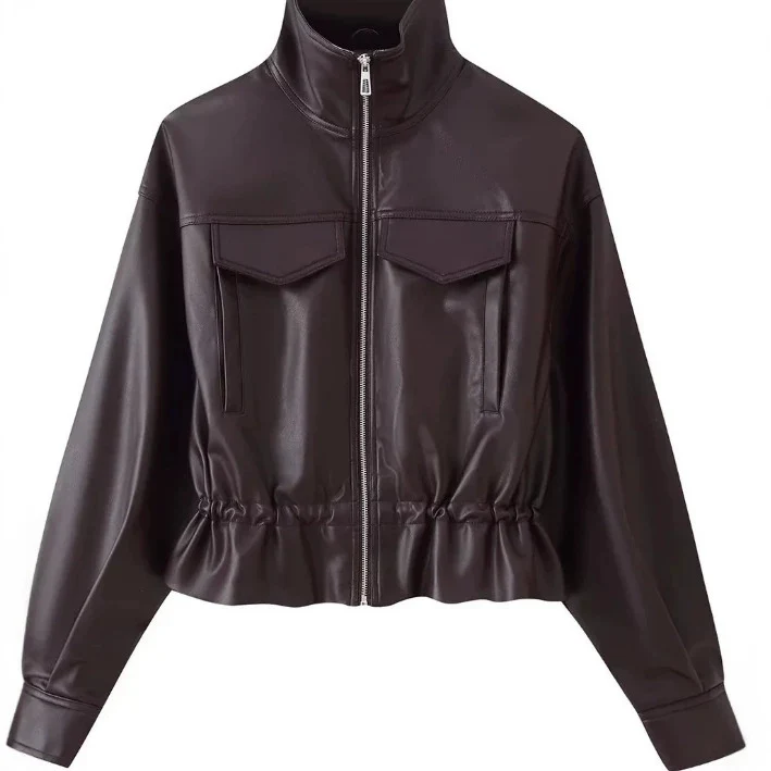 Damen Kurz geschnittener Kunstleder-Blouson mit hohem Stehkragen, Brustpatten und Tunnelzug Drune