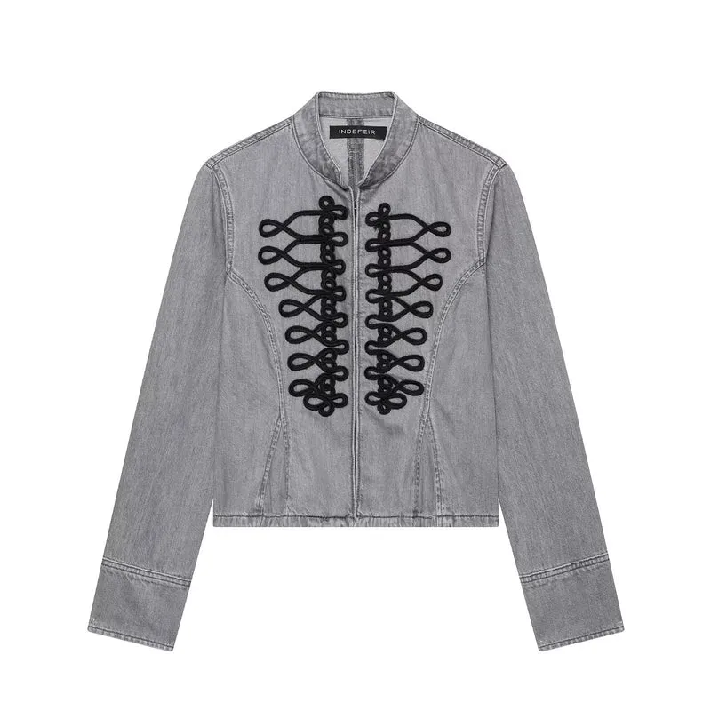 Damen Cropped Jeansjacke mit Mandarin‑Kragen und dekorativen Zierknoten Drune