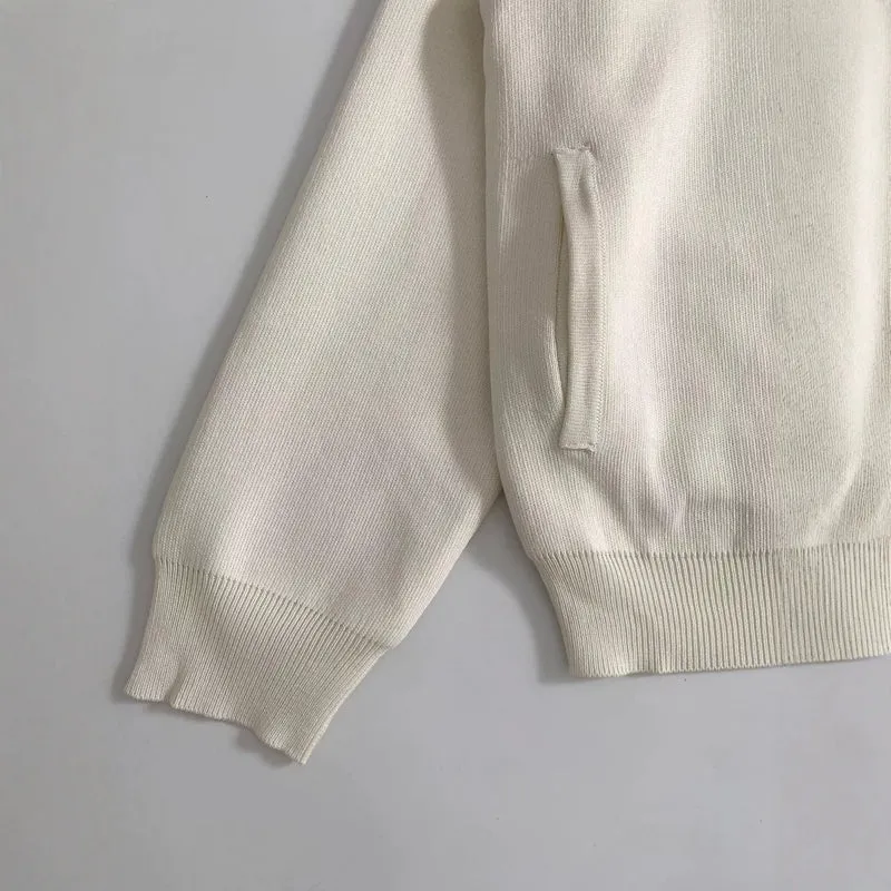 Damen Boxy-Strickjacke mit Stehkragen, Hornoptik-Knopfleiste und Eingrifftaschen Drune