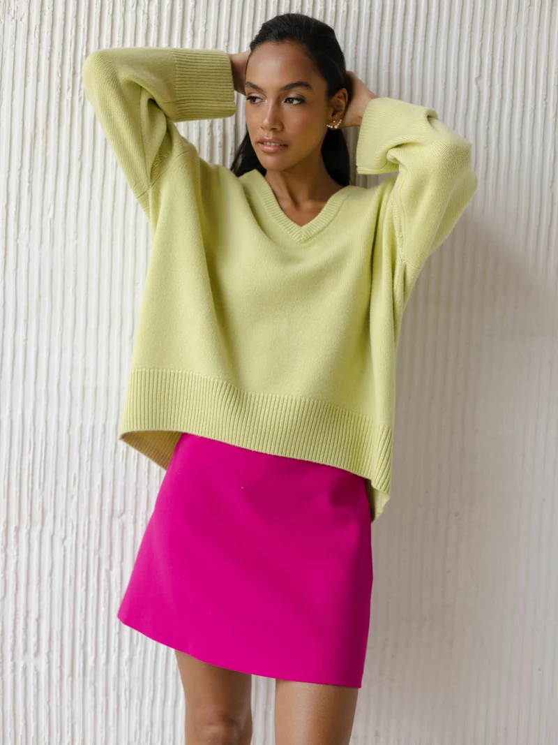 Damen Viskose-Pullover mit tiefem V-Ausschnitt und breiten Bündchen Drune