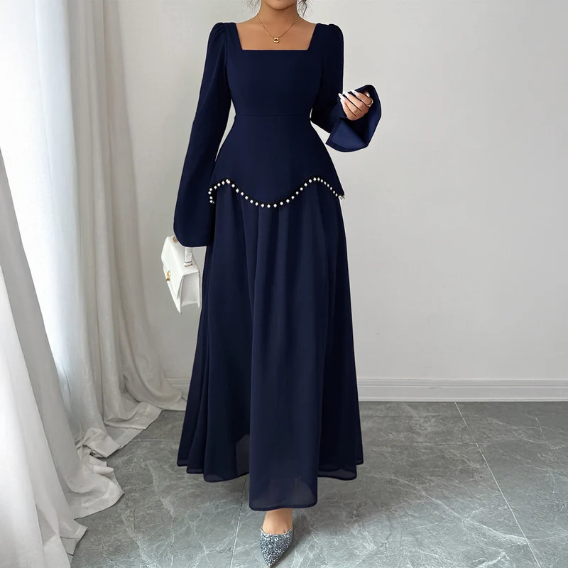 Damen nan elegantes Maxikleid mit quadratischem Ausschnitt, taillierter Schößchen-Passe und Perlenbordüre Drune