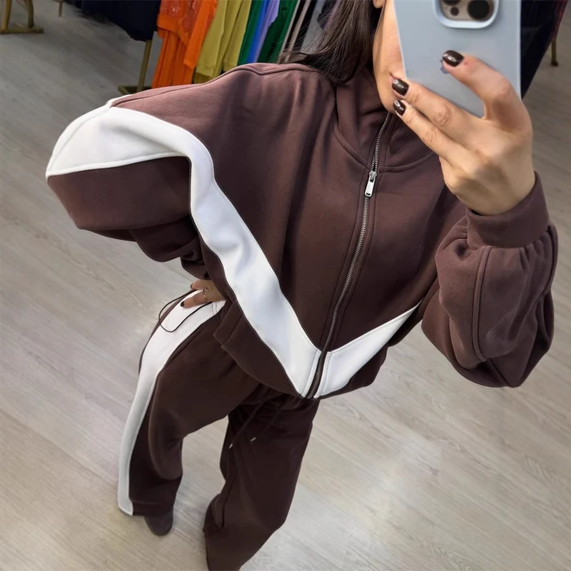 Damen Jogginganzug mit hohem Kragen und Kontraststreifen