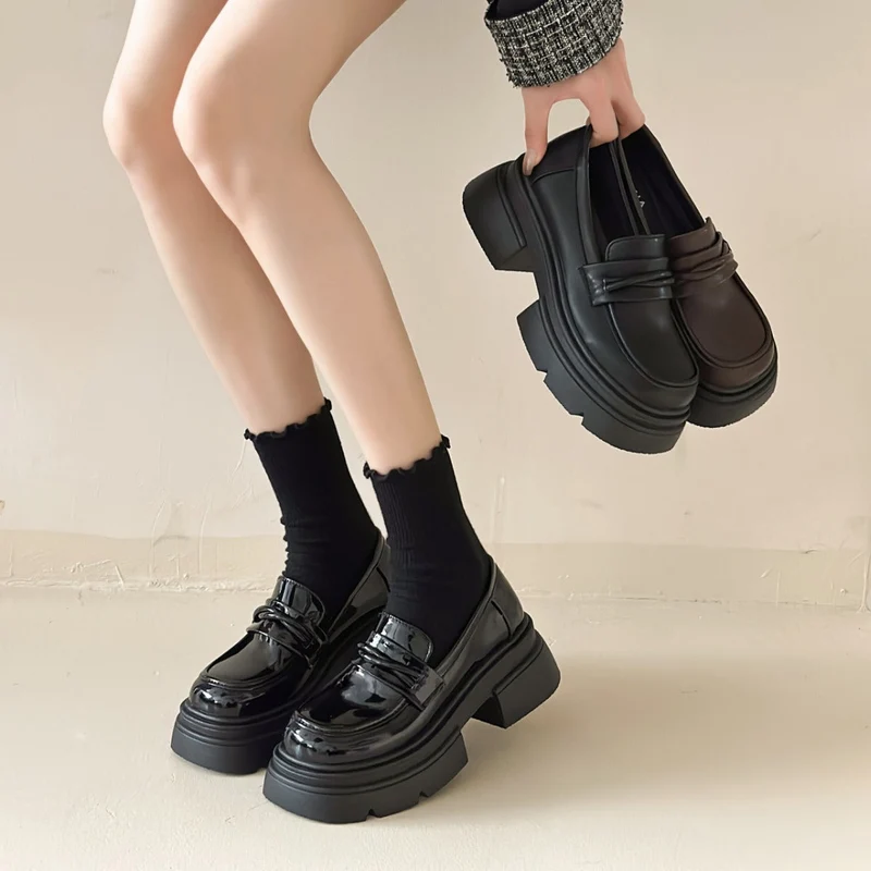 Damen Modische Loafers mit glänzender Oberfläche und robustem Plateau Drune