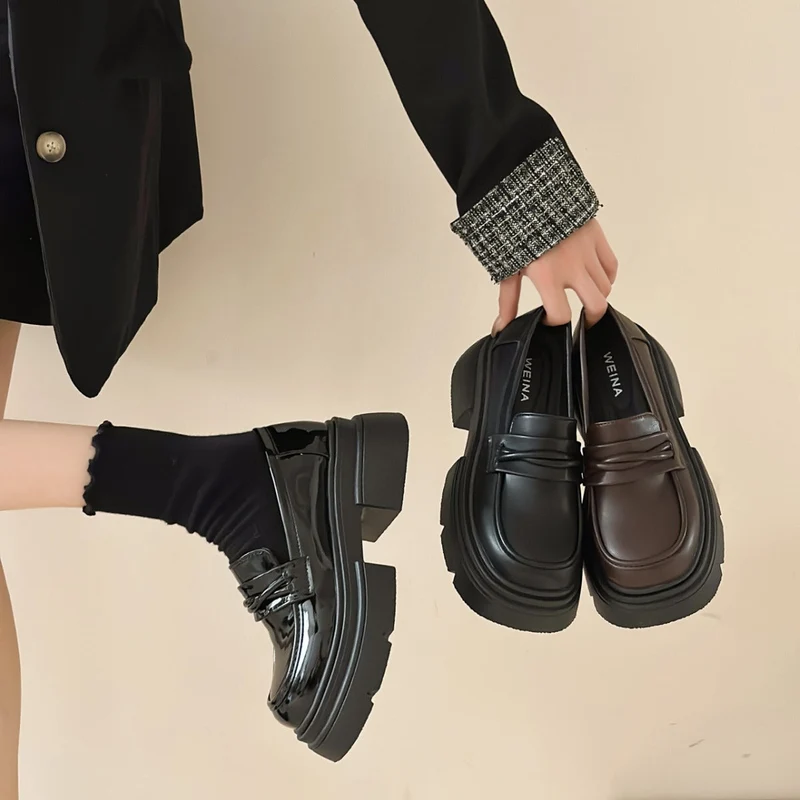 Damen Modische Loafers mit glänzender Oberfläche und robustem Plateau Drune