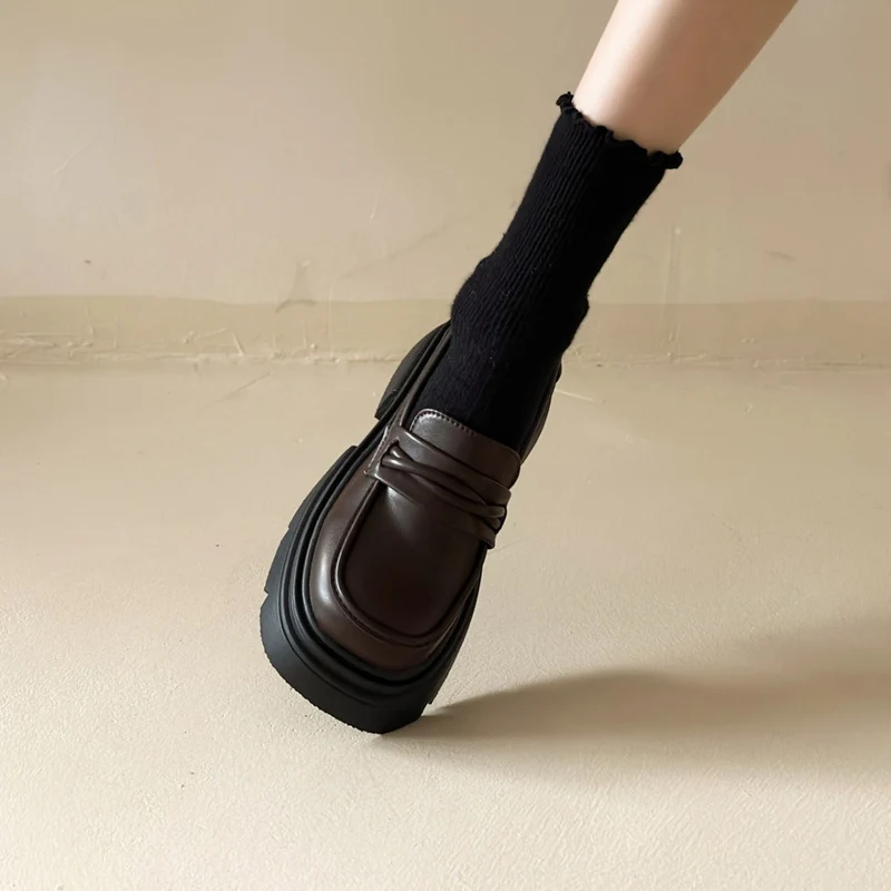 Damen Modische Loafers mit glänzender Oberfläche und robustem Plateau Drune