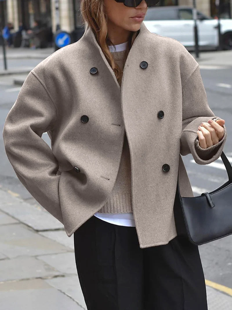 Drune | Damenjacke – Kurze Wolljacke in Beige mit Stehkragen & Knopfverschluss
