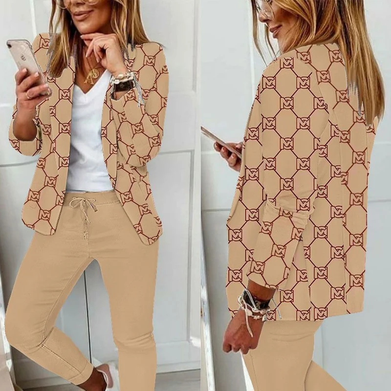 Zweiteiliges Set für Damen: Hosenanzug mit Muster, bestehend aus einem langärmeligen Blazer (offene Front, taillierter Schnitt) und einer unifarbenen langen Hose – ideal fürs Büro – DRUNE