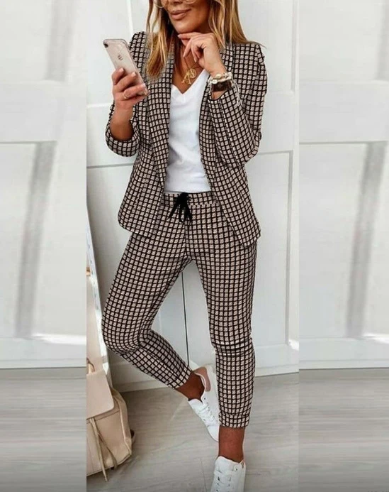 Zweiteiliges Set für Damen: Hosenanzug mit Muster, bestehend aus einem langärmeligen Blazer (offene Front, taillierter Schnitt) und einer unifarbenen langen Hose – ideal fürs Büro – DRUNE