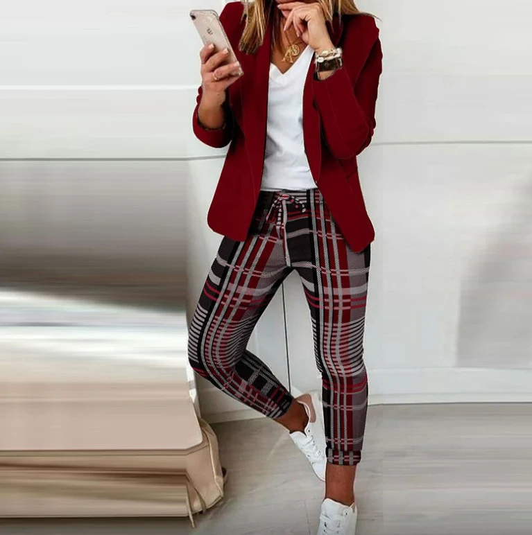 Zweiteiliges Set für Damen: Hosenanzug mit Muster, bestehend aus einem langärmeligen Blazer (offene Front, taillierter Schnitt) und einer unifarbenen langen Hose – ideal fürs Büro – DRUNE