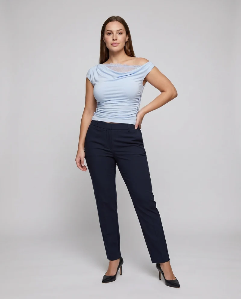 Damen elegantes Oberteil mit asymmetrischem Ausschnitt und fließender Drapierung