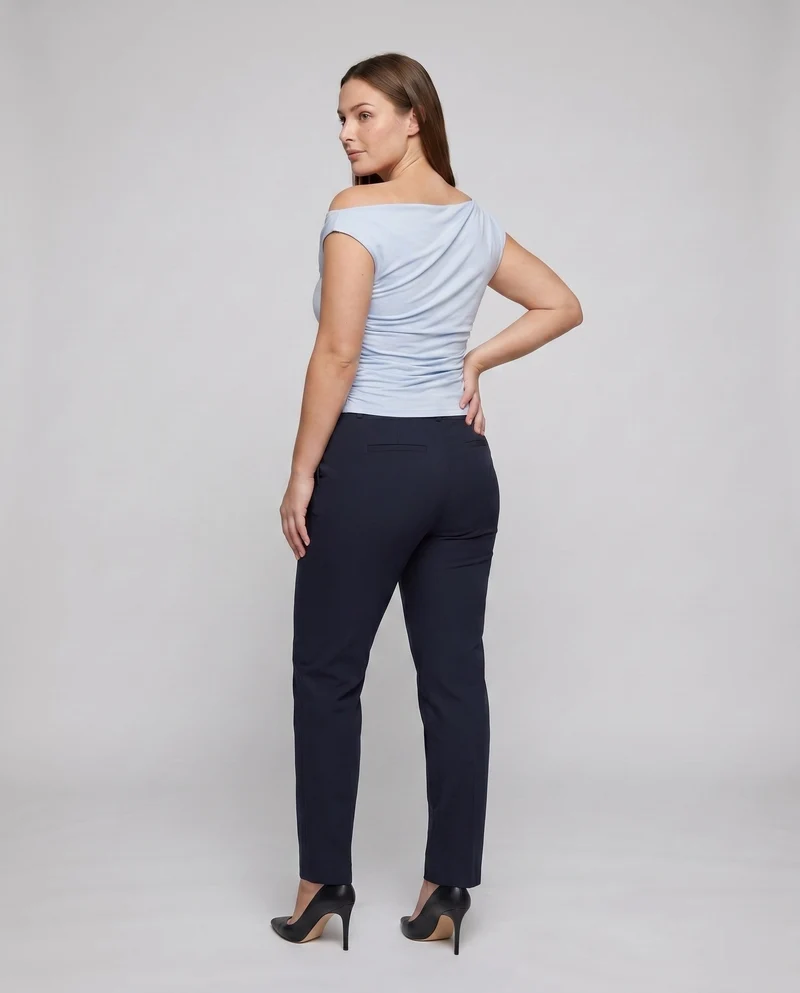 Damen elegantes Oberteil mit asymmetrischem Ausschnitt und fließender Drapierung