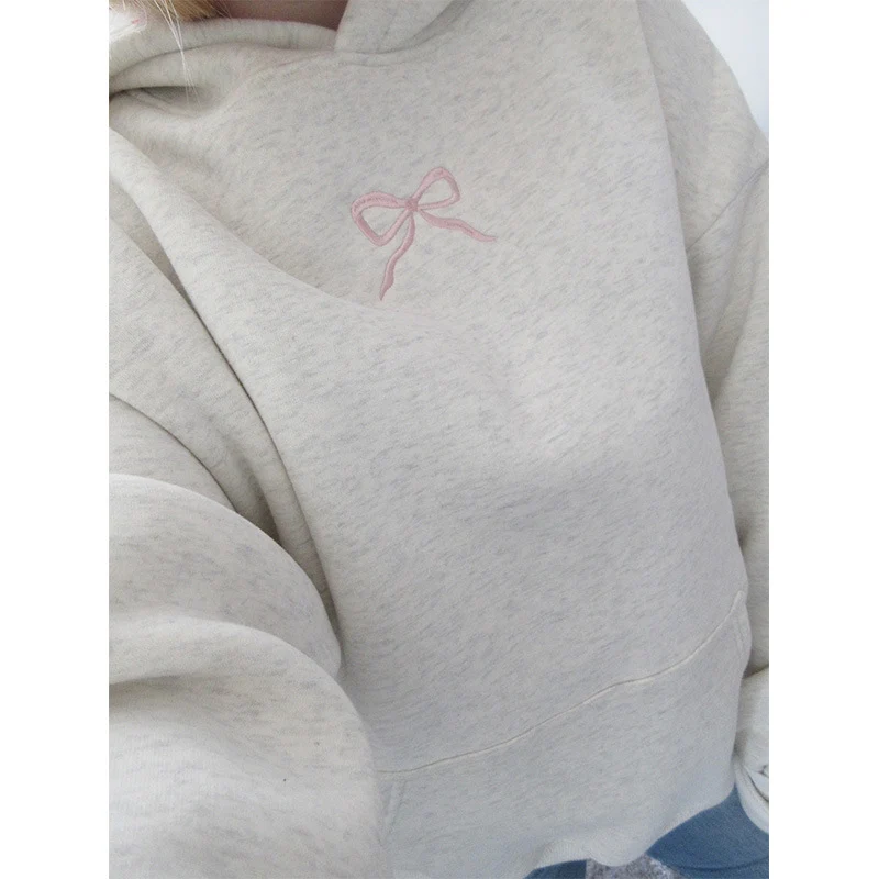 Damen Oversize Hoodie Sweatshirt mit zartem Stickdesign auf der Vorderseite und gesticktem Schriftzug auf der Rückseite Drune