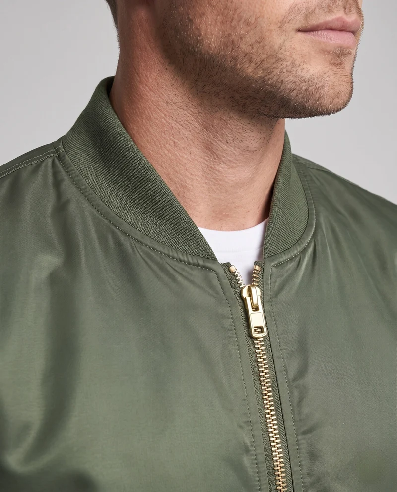 Männliche sportliche Bomberjacke mit hohem Kragen Drune