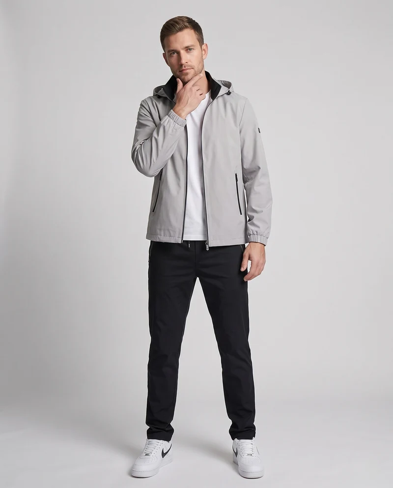 Männliche sportliche Trainingsjacke mit passender Jogginghose Drune