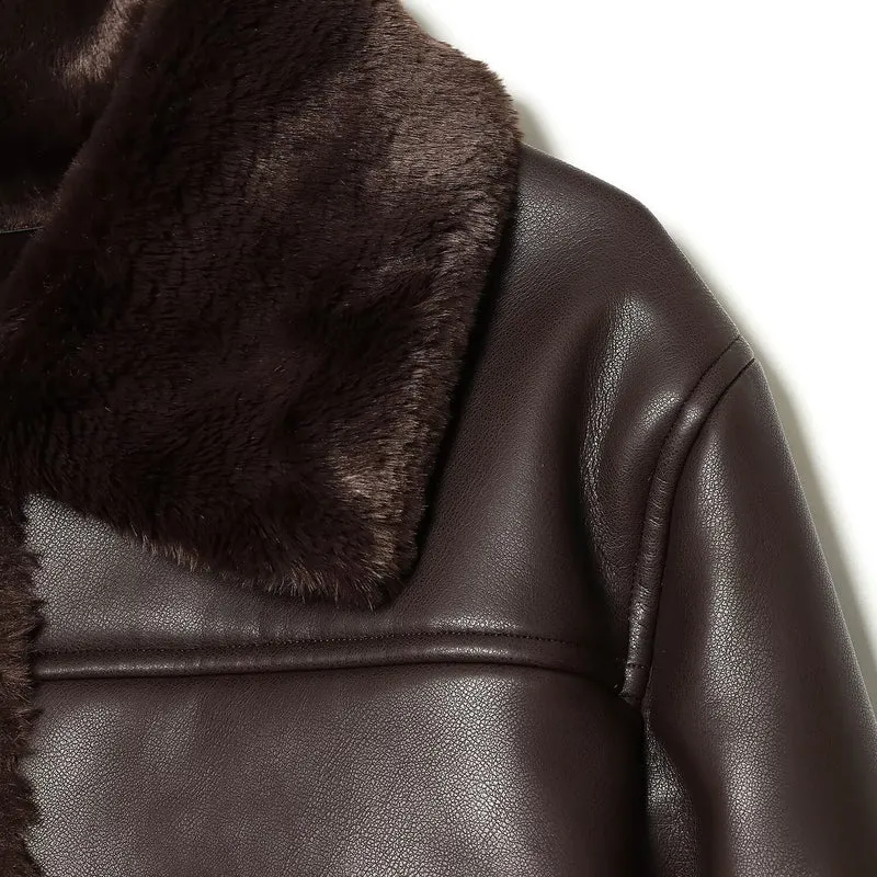 Damen Kurze wattierte Kunstlederjacke mit Teddy-Futter, Fellkragen und aufgesetzten Pattentaschen Drune