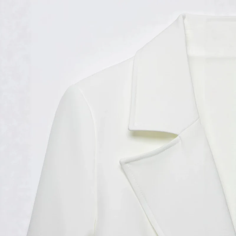 Damen Eleganter taillierter Cropped‑Blazer mit doppelreihiger Zierknopfleiste und konstruiertem Revers Drune