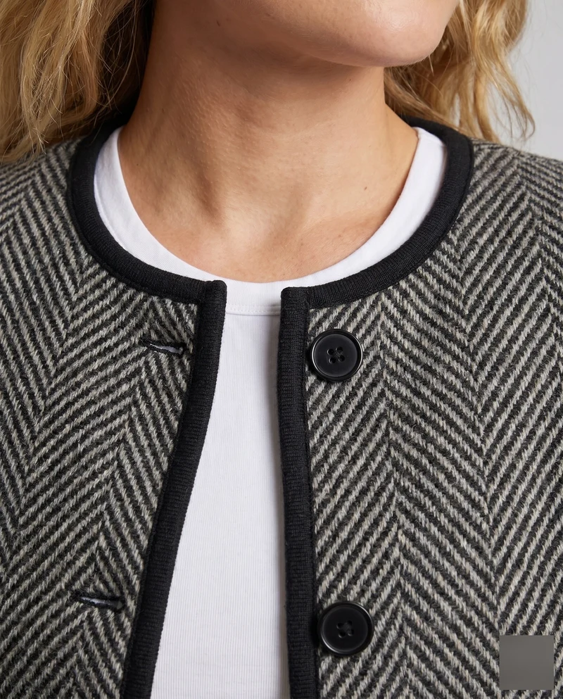 Damen stilvolle Jacke mit strukturiertem Hahnentritt und stilvollen Knopfdetails