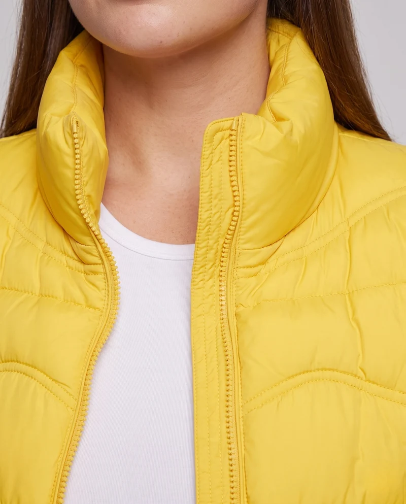 Damen ärmellose thermo gesteppte Weste mit ergonomischer Wellensteppung, hohem Kragen und verstellbarem Kordelzugsaum