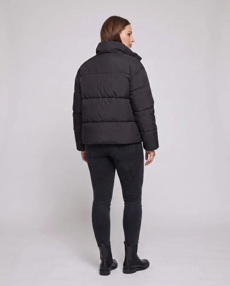 Damen Nan Boxy gepolsterter Alltags-Puffer mit seitlichen Cargo-Flaps und ergonomischem Schulterbesatz