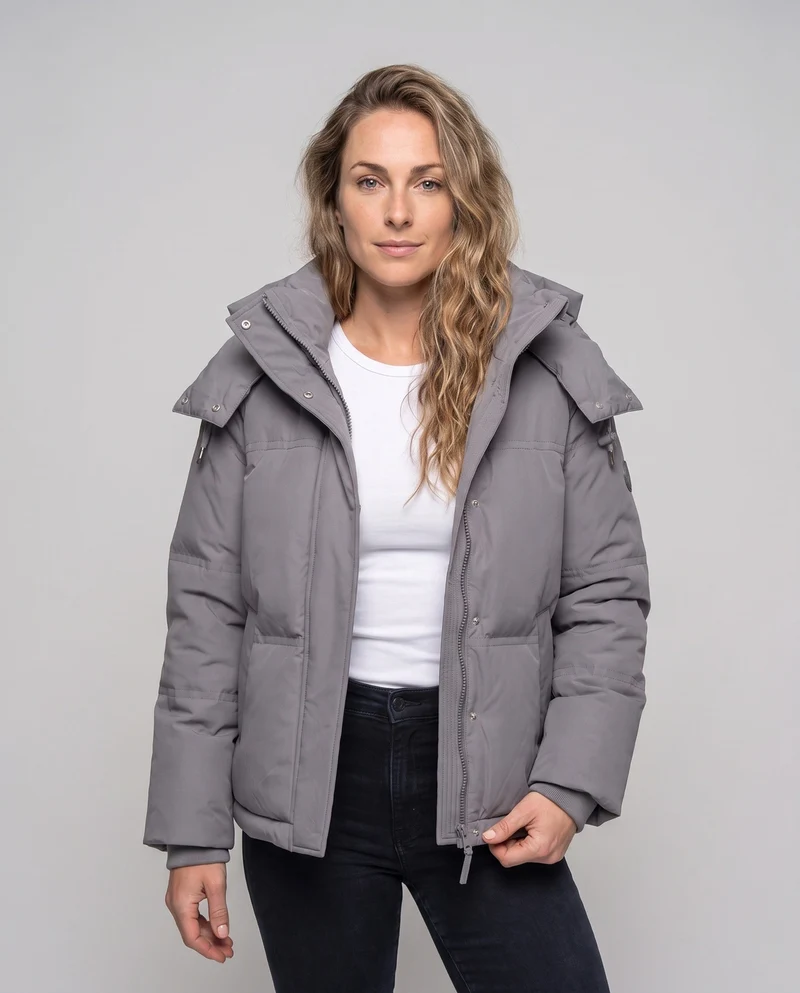 Damen Nan Boxy gepolsterte kurze gesteppte Anorak mit ergonomischer Kapuzenverzierung und extragroßen Klapptaschen
