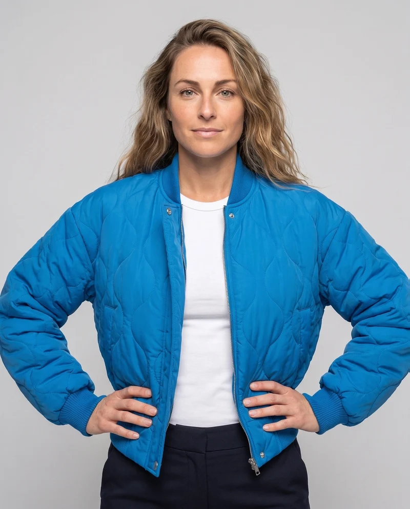 Damen Nan cropped gestepptes Bomberjacke mit organischem kreisförmigem Steppmuster und voluminösen Ärmeln