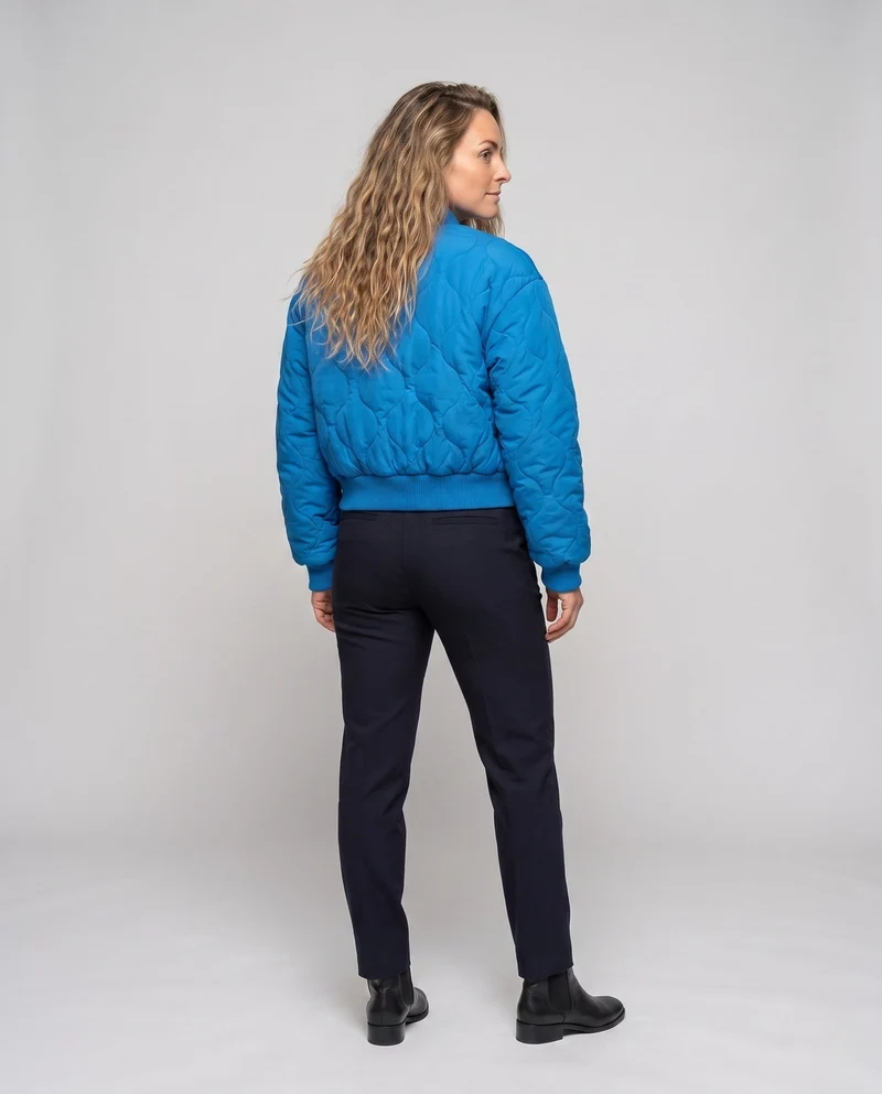 Damen Nan cropped gestepptes Bomberjacke mit organischem kreisförmigem Steppmuster und voluminösen Ärmeln
