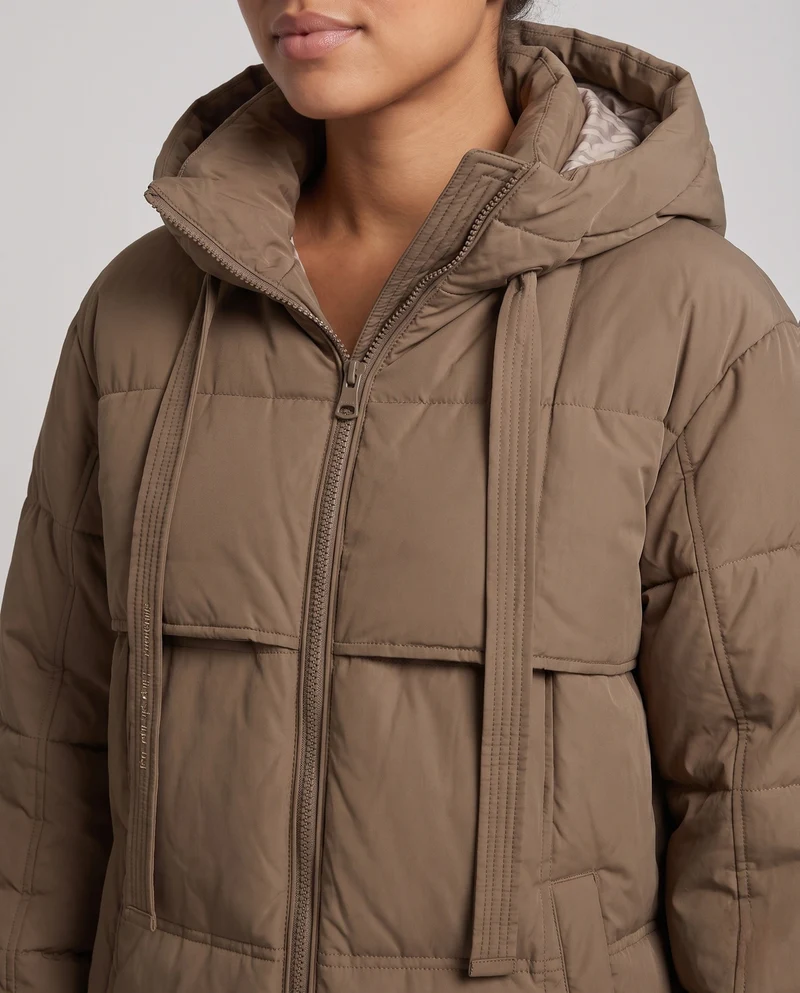 Damen extra langer wattierter Thermo-Mantel mit verdecktem Zwei-Wege-Reißverschluss, ergonomischer Kapuze und seitlichen Bewegungsreißverschlüssen