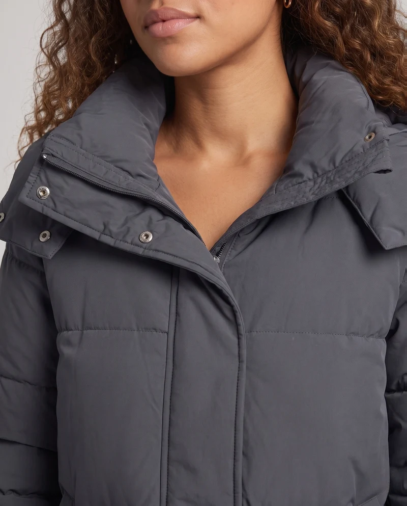 Damen extra langer gesteppter Thermo-Mantel mit Kapuze, zweiläufigem Reißverschluss und geräuschreduzierendem Außenmaterial