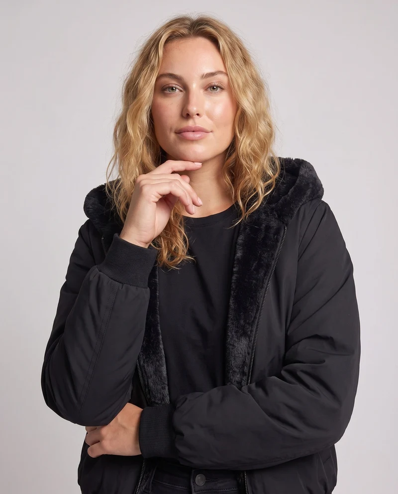 Damen gepolsterte Kapuzenbomberjacke mit warmem Teddyfutter und elastischen Rippbündchen