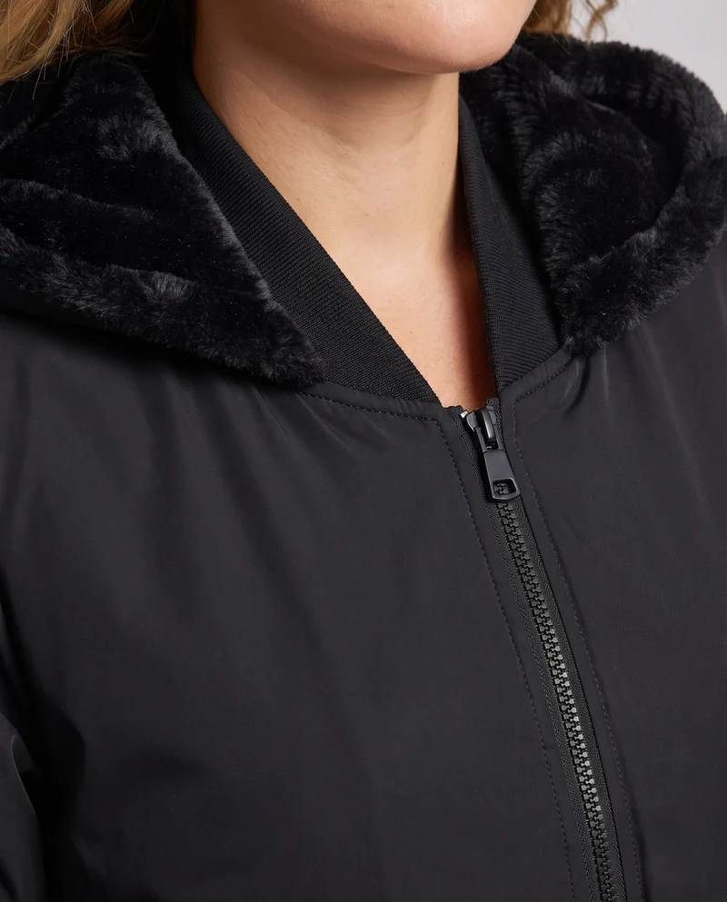 Damen gepolsterte Kapuzenbomberjacke mit warmem Teddyfutter und elastischen Rippbündchen