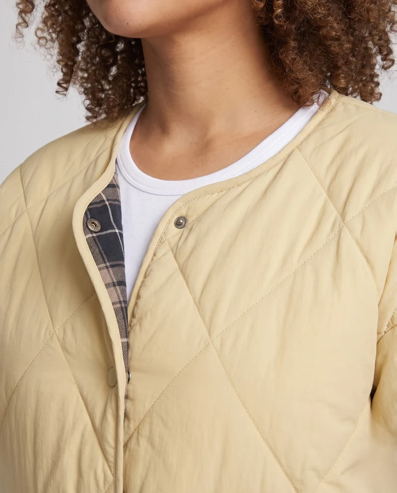 Damen gesteppte boxy kurze Jacke mit verdeckter Druckknopfleiste und extra großen aufgesetzten Taschen