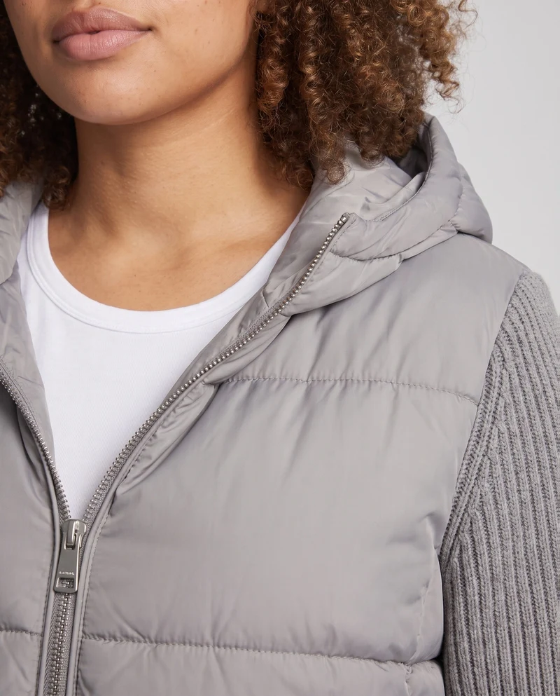 Damen Nan Hybrid Steppjacke mit gepolsterter Vorderseite, gestrickten Ärmeln und Kapuze