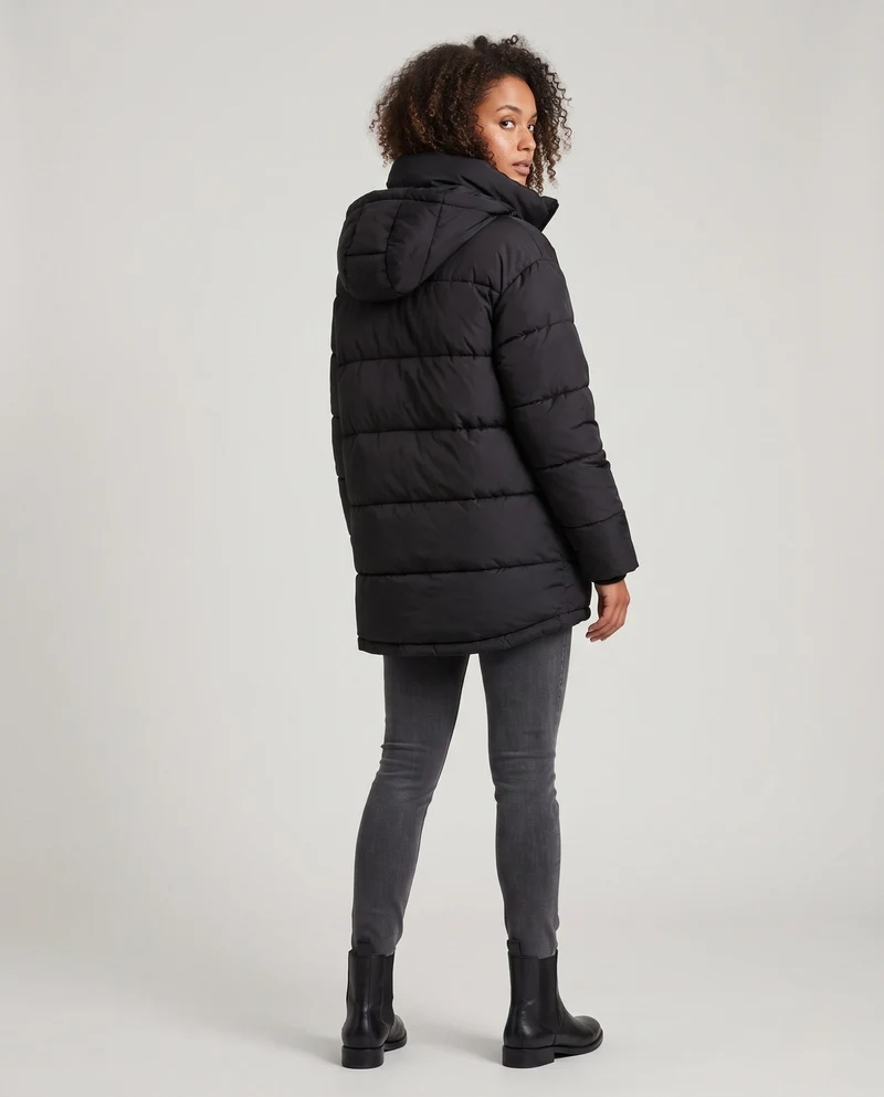 Damen Nano-Kompakt Boxy Ge quiltete Jacke mit hoch schließendem Stehkragen, verdecktem Reißverschluss und funktionaler Armtasche
