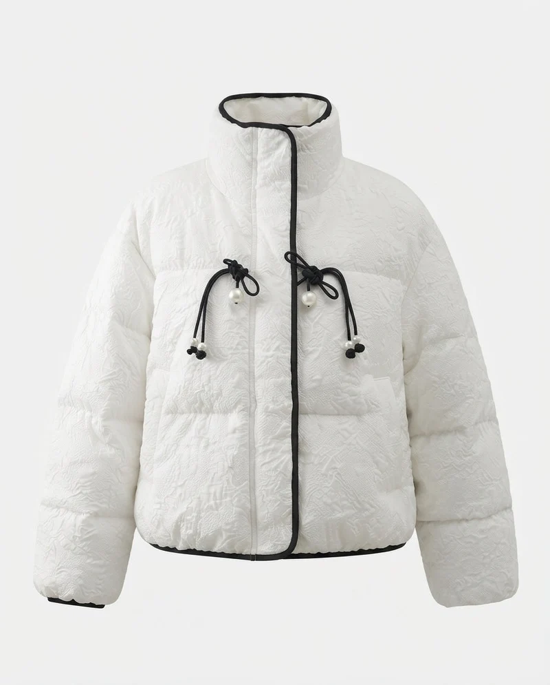 Damen kurze gesteppte Pufferjacke mit hohem Stehkragen, strukturierter Optik und dekorativen Kordeln