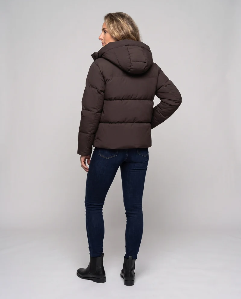 Damen kurzes boxy gesteppter Puffer mit integrierter Kapuze und seitlichen Reißverschlusstaschen