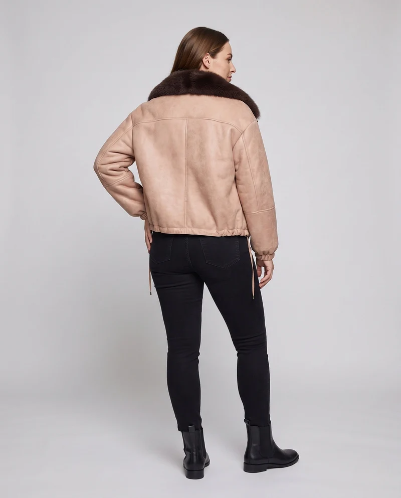 Damen Nano-Short-Flugjacke im Lammlederlook mit voluminösem Kunstfellkragen und Kordelzug