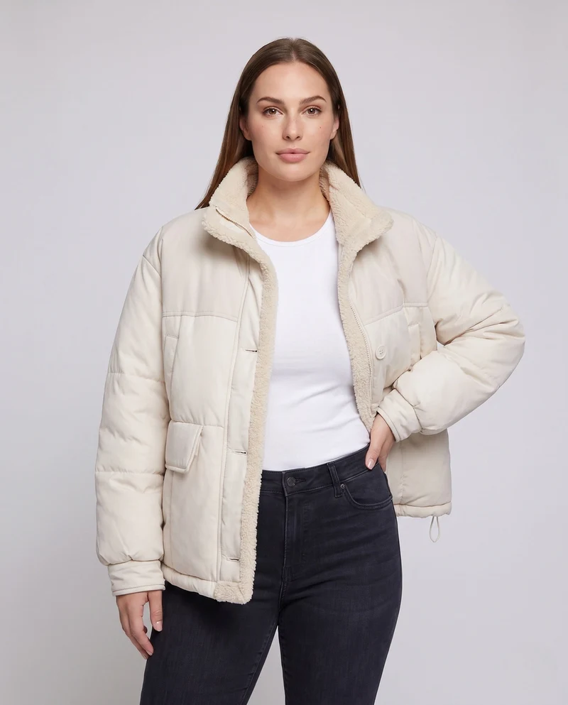 Damen kurze gesteppte Bomberjacke mit Teddyfutter, Kunstleder-Frontpaneelen und aufgesetzten Taschen
