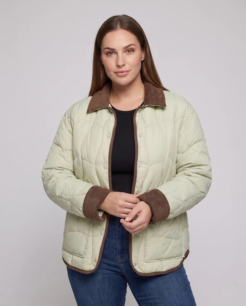 Damen kurze gesteppte Jacke mit Cordkragen, Druckknopfblende und Kontrastpaspelierung
