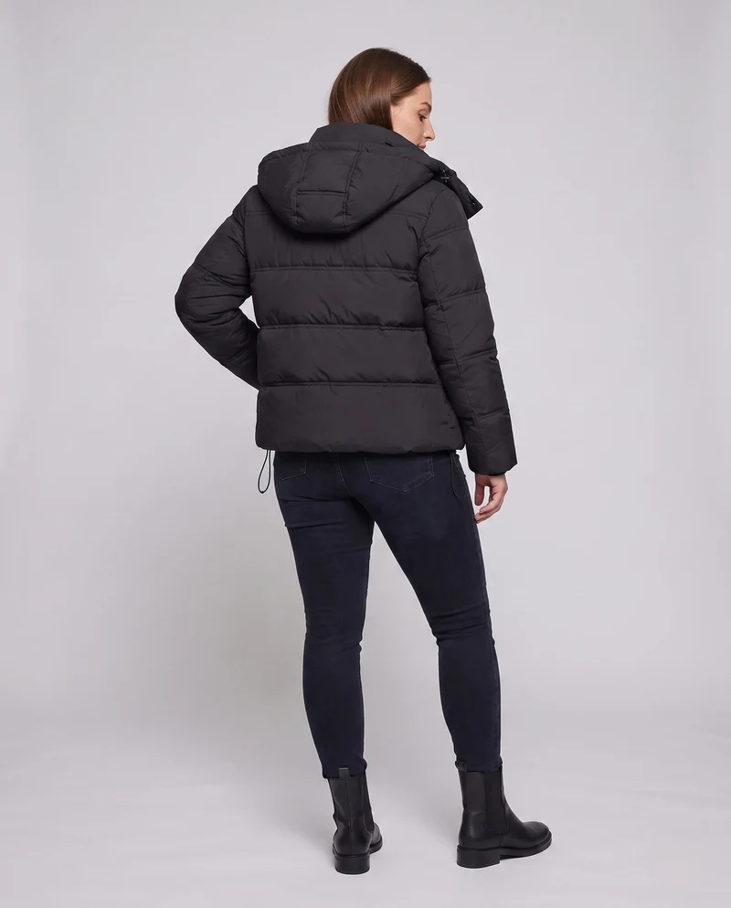 Damen kurze gesteppte Crop-Jacke mit abnehmbarem Kapuzenbesatz und Zwei-Wege-Reißverschluss