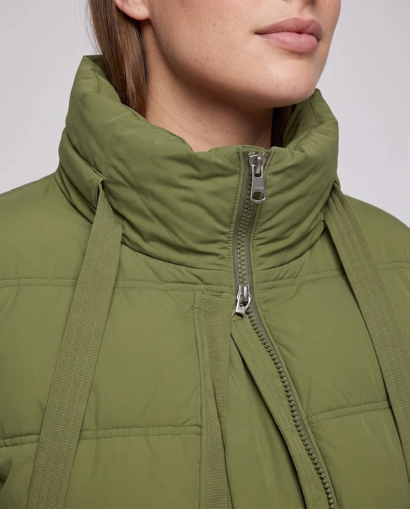 Damen Kurzsteppjacke in Daunenoptik mit extragroßer Kapuze und verdecktem Zwei-Wege-Reißverschluss