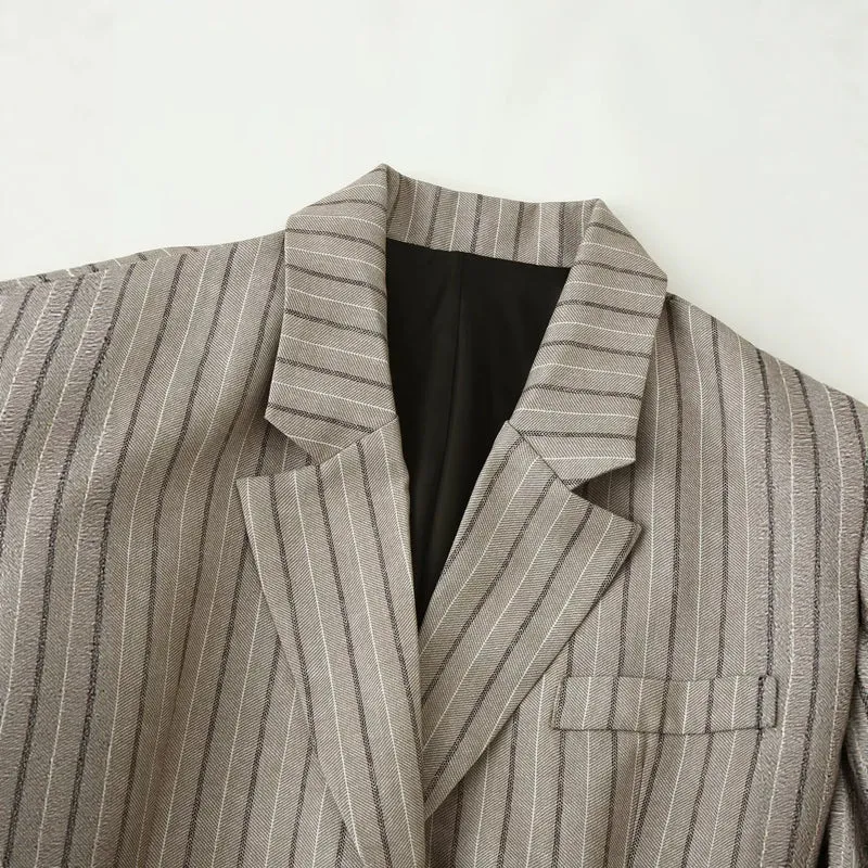Damen Taillierter Leinenmix-Blazer mit Nadelstreifen, Pattentaschen und Taillengürtel-Detail Drune
