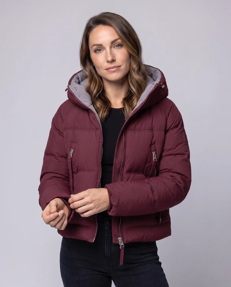 Damen kurze gesteppte Pufferjacke mit Kontrastfutter, gepolsterter Kapuze und Reißverschlusstaschen