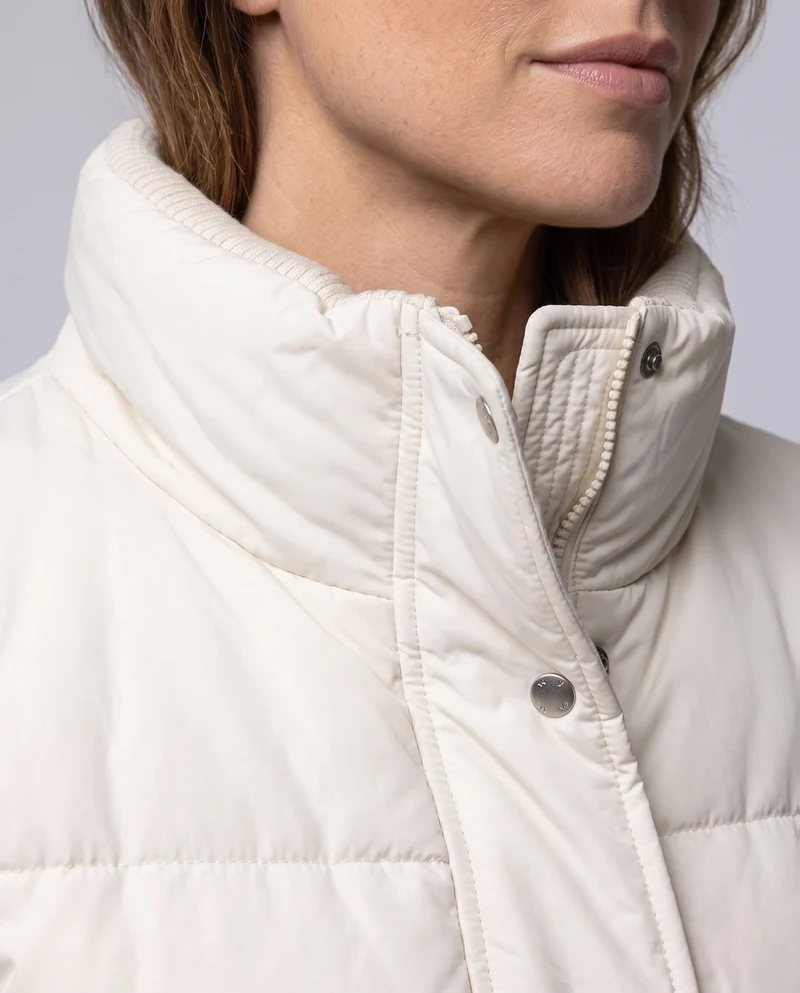 Damen kurze gesteppte Reisejacke mit hoch schließendem Stehkragen, tailliertem Rippbündchen und Reißverschluss-Taschen
