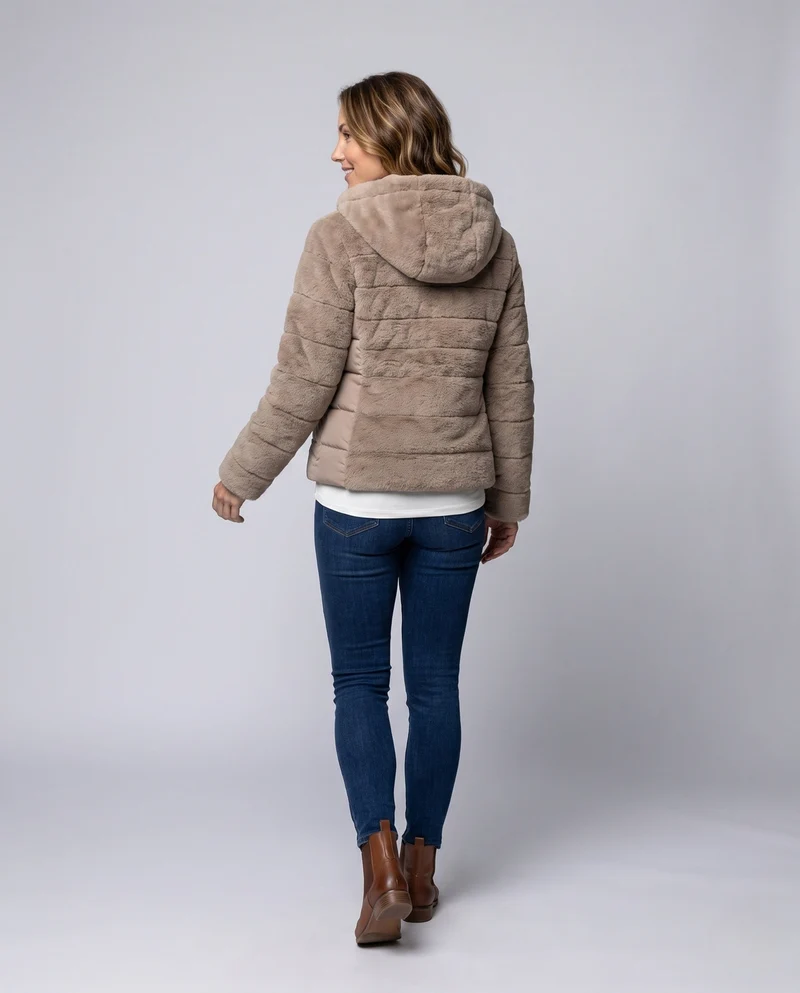 Damen kurze gesteppte Teddyjacke mit Kapuze und gepolsterten Seitenpaneelen