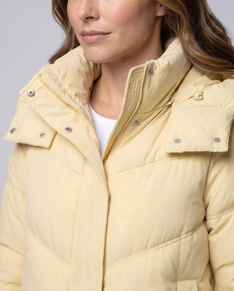 Damen Nano Kurz Steppjacke mit abnehmbarer Kapuze, ergonomischer Chevron-Steppung und verdecktem Reißverschluss