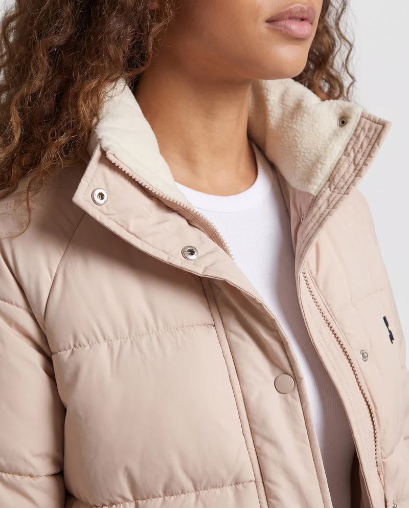 Damen kurze oversized gesteppte Jacke mit hochschließendem Kragen und verdeckter Druckknopfleiste