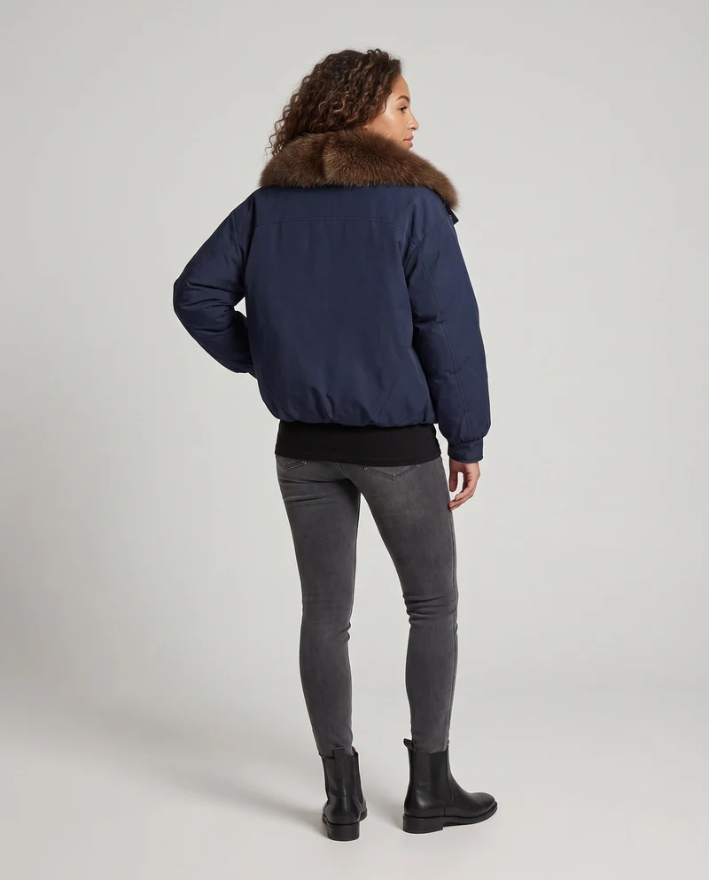 Damen kurze gestepfte Jacke mit voluminösem Pelzkragen, Reißverschluss-Brusttasche und elastischen Bündchen