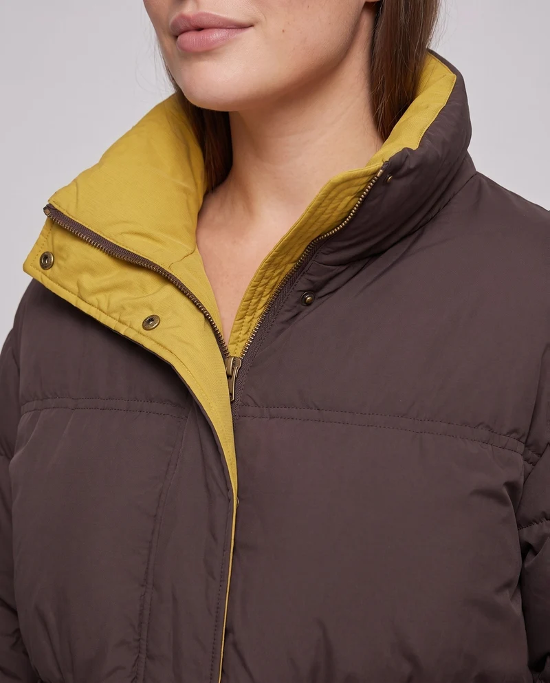 Damen kurze gepolsterte boxy Jacke mit Stehkragen und verdeckter Knopfleiste